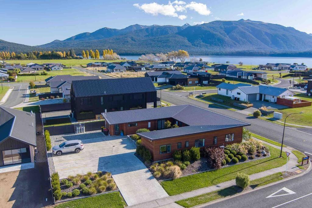 Great Views From New 2 Bedroom Apartment Te Anau Buitenkant foto