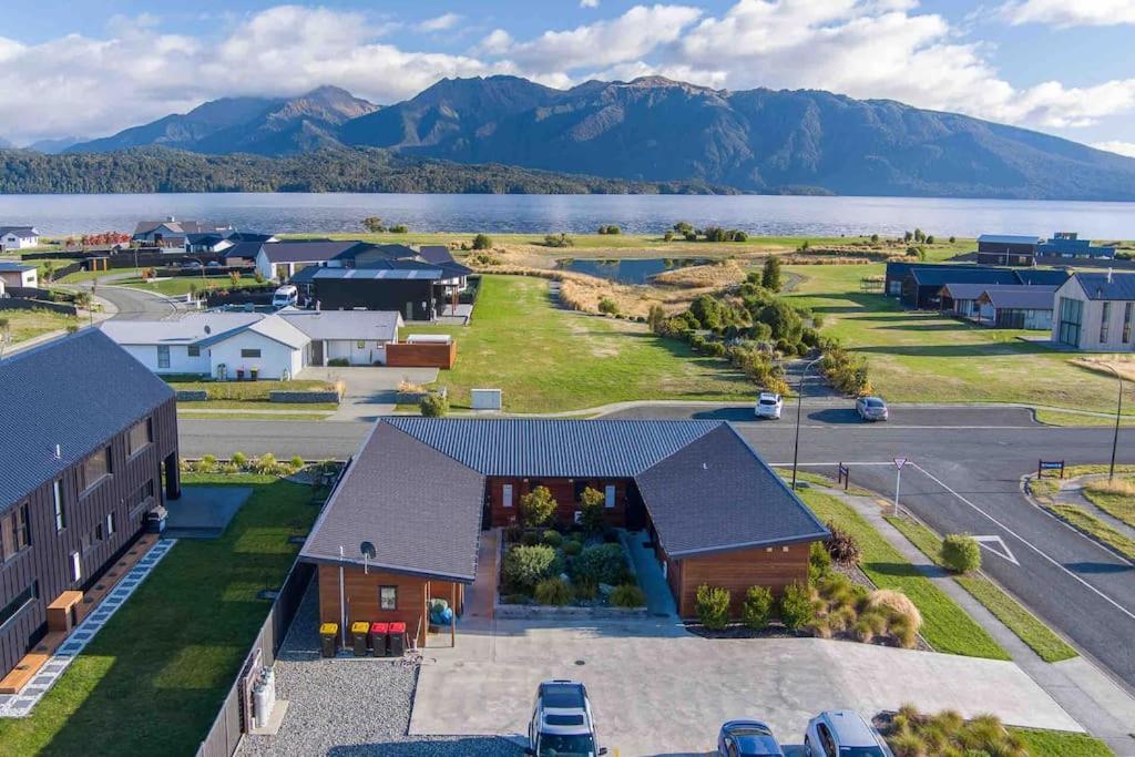 Great Views From New 2 Bedroom Apartment Te Anau Buitenkant foto